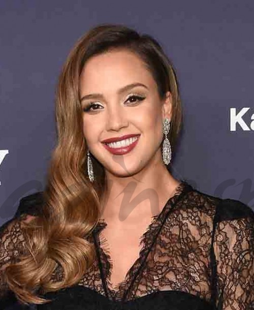 Jessica Alba, look premamá de 10 para una noche benéfica