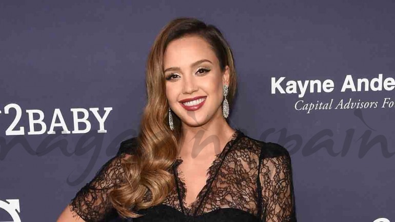 Jessica Alba, look premamá de 10 para una noche benéfica