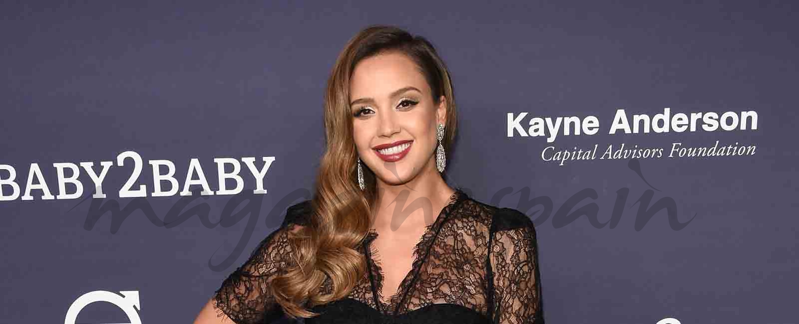 Jessica Alba, look premamá de 10 para una noche benéfica