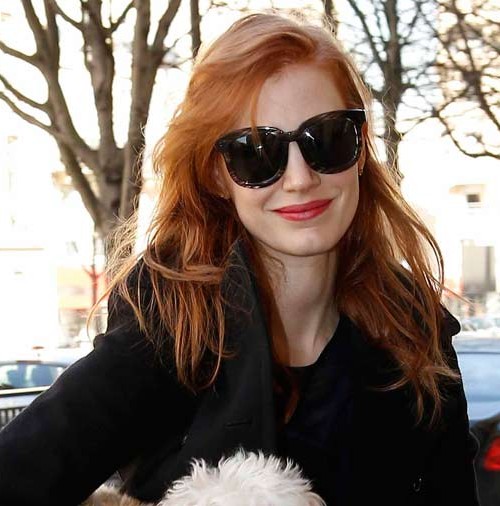 Jessica Chastain y su inseparable Chaplin en París