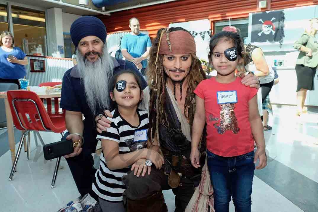 johnny depp visita hospital infantil