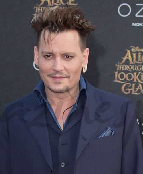 Johnny Depp, con unos kilos de más, en el estreno de «Alicia a través del espejo»