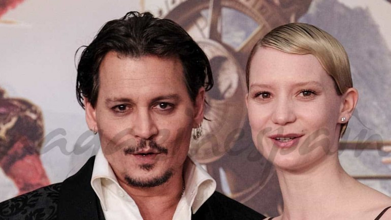 Johnny Depp estrena «Alicia a través del espejo»