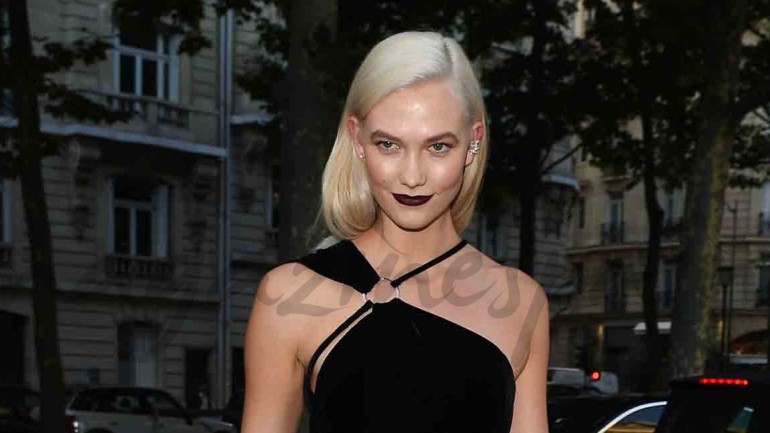 Karlie Kloss se deja seducir por el rubio platino