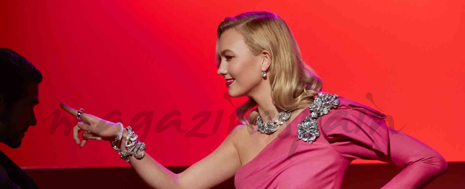 Karlie Kloss se tranforma en Marilyn Monroe y Audrey Hepburn