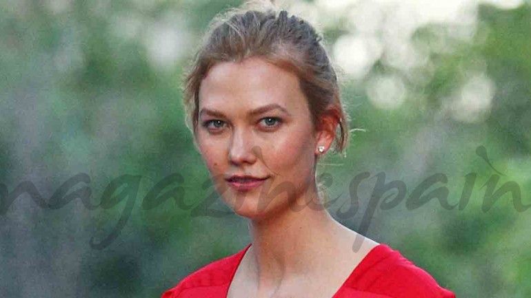 Karlie Kloss pasión por el color rojo