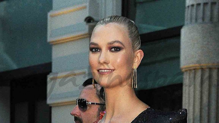 Karlie Kloss rockera de día, diva de noche