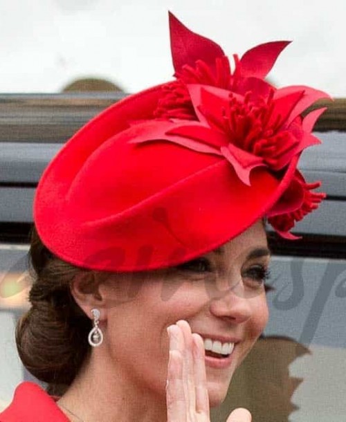 Kate Middleton apuesta por el color rojo