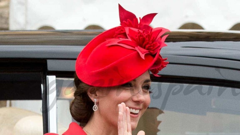 Kate Middleton apuesta por el color rojo