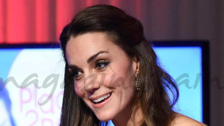 Kate Middleton, el mismo vestido en dos colores