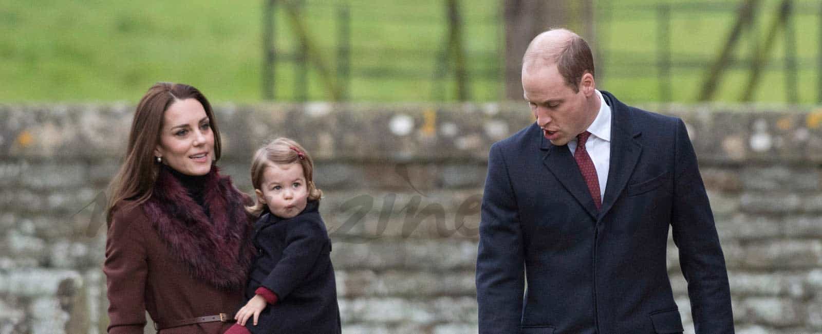 Los Duques de Cambridge y sus hijos, en la tradicional misa de Navidad