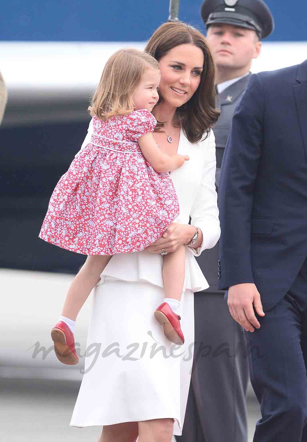 kate middleton y princesa charlotte en polonia