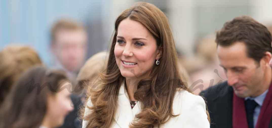 Kate Middleton feliz premamá