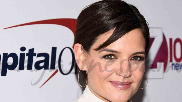Katie Holmes estrena look