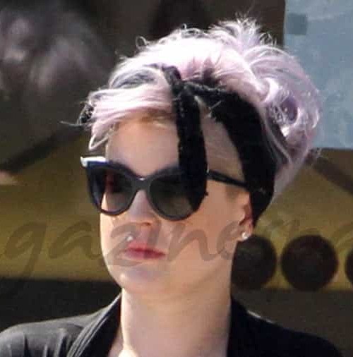 El espontáneo “guadaespaldas” de Kelly Osbourne