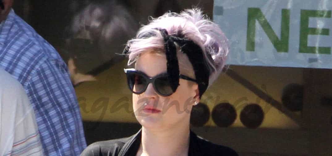 El espontáneo “guadaespaldas” de Kelly Osbourne