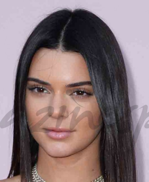 Kendall Jenner sorprende en la Alfombra Roja de Cannes