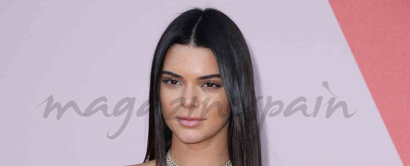 Kendall Jenner sorprende en la Alfombra Roja de Cannes