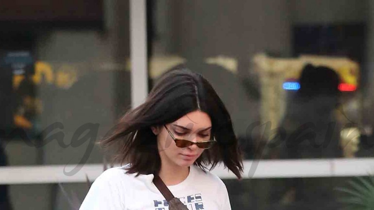Kendall Jenner se apunta a la moda de la «riñonera»