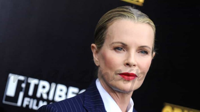 Kim Basinger será la maestra de Christian Grey