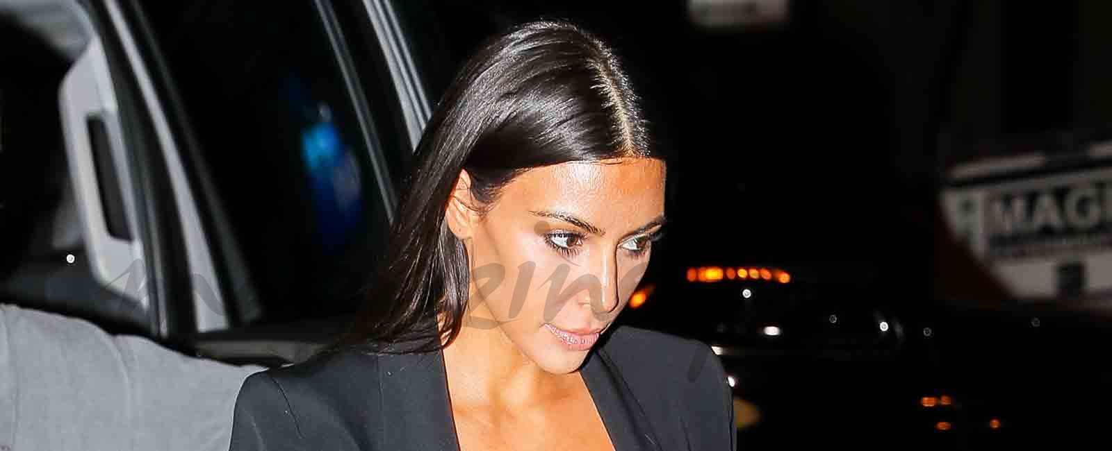 Kim Kardashian sale a cenar en ropa interior