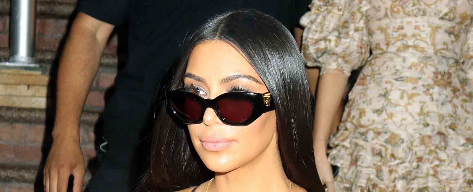 Kim Kardashian se apunta a la tendencia «braless»