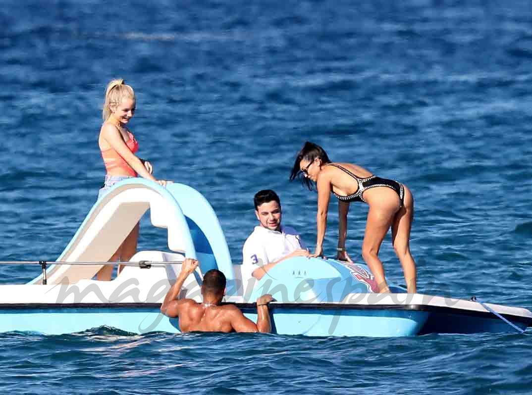 kourtney kardashian espectacular bañador en saint tropez