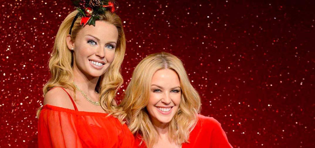 Kylie Minogue y su doble de cera por Navidad
