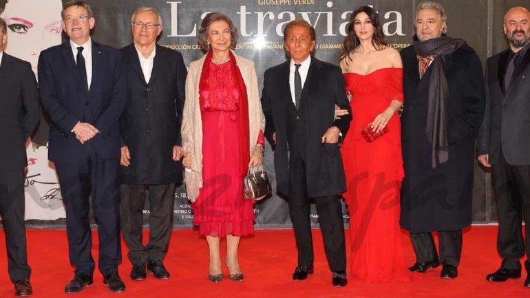 La reina Sofía y Mónica Bellucci en el estreno de la Ópera «La Traviata» en Valencia