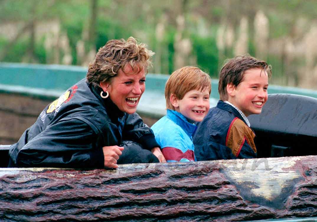 Lady Di con sus hijos Harry y Guillermo