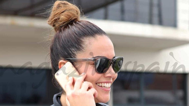 Lara Álvarez, feliz, se pone en forma