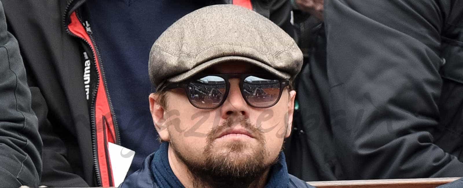 Leonardo DiCaprio se echa un “sueñecito” en Roland Garros