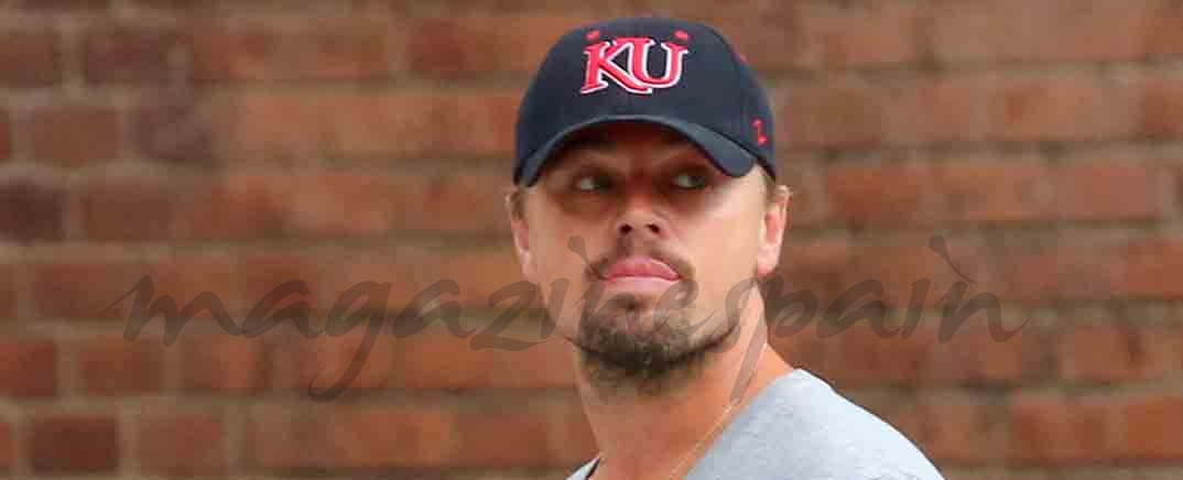 Leonardo DiCaprio disimula su «barriguita» por las calles de New York