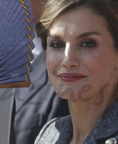 La reina Letizia apuesta por Felipe Varela el Día Nacional