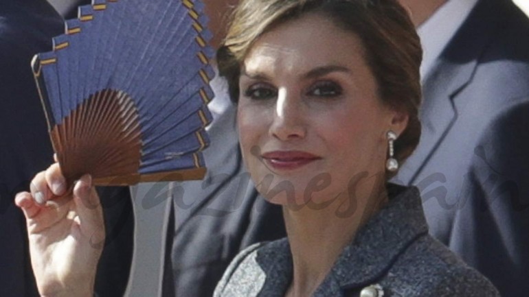 La reina Letizia apuesta por Felipe Varela el Día Nacional