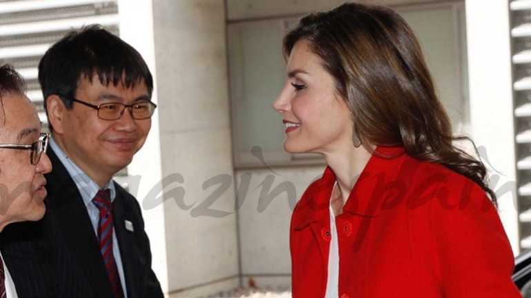 La reina Letizia, look «working girl» en Japón
