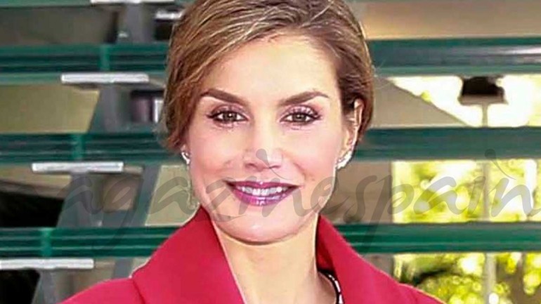 La reina Letizia da la bienvenida a la primavera, en Oporto