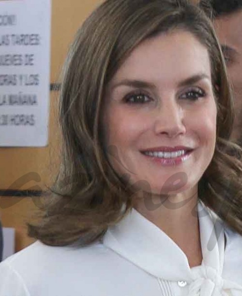 El perfecto look «working girl» de la reina Letizia