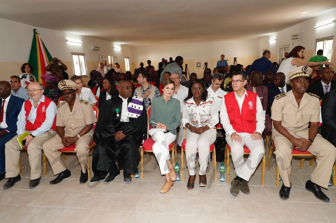 La Reina durante la presentación del Proyecto de formación de agentes de salud sobre mutilación genital femenina en Casamance © Casa S.M. El Rey