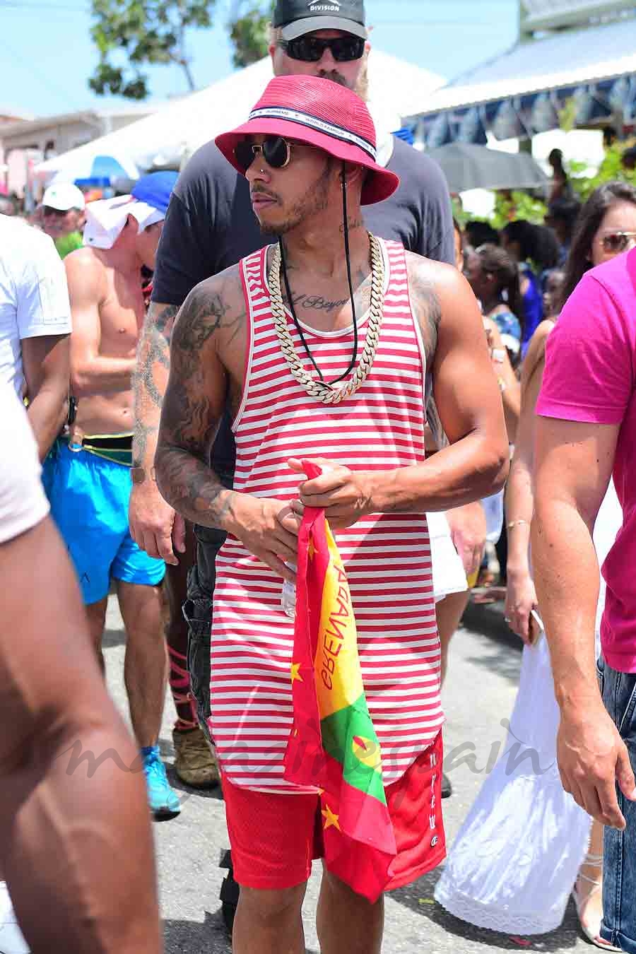 lewis hamilton en el carnaval de barbados