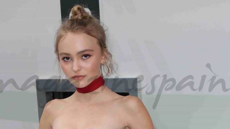 Lily-Rose Depp defiende a su padre