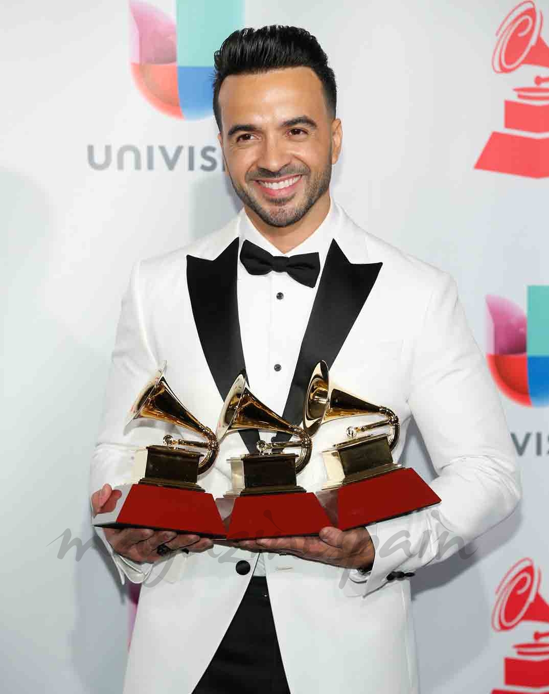 luis fonsi triunfa en los grammy latinos