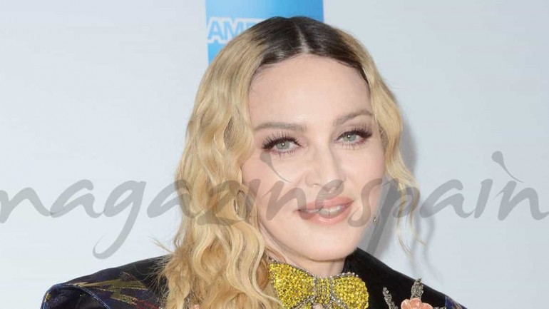Madonna presenta a su hijas adoptadas en Malaui
