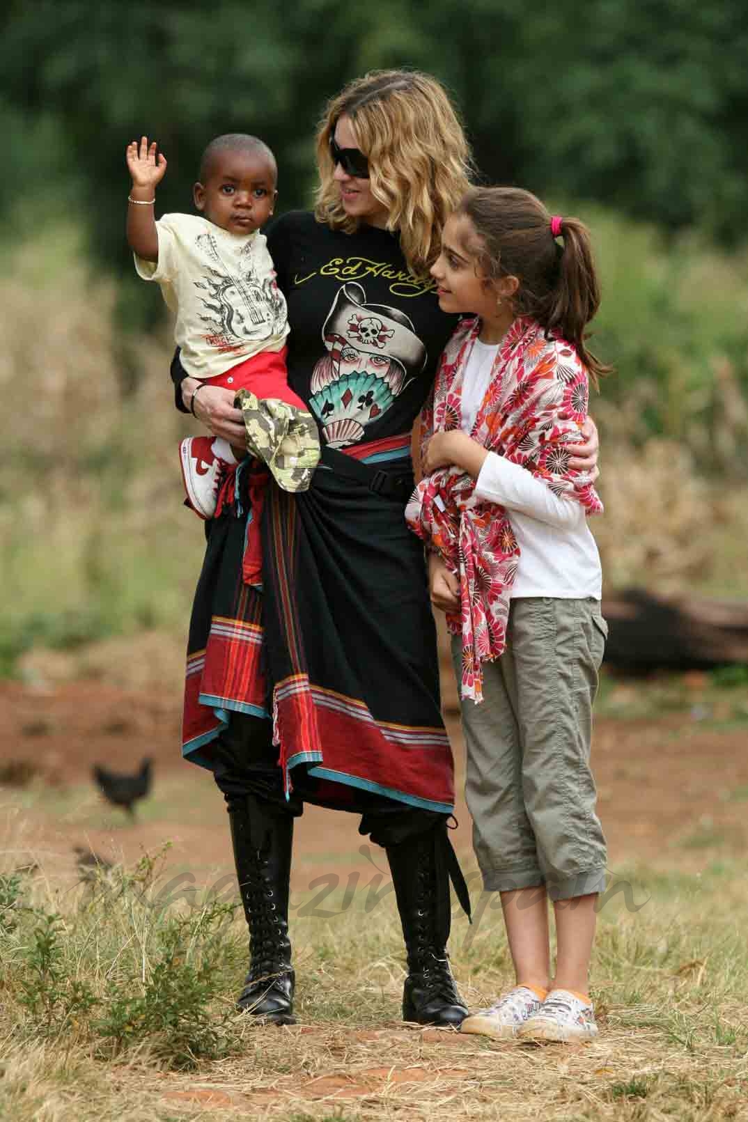 madonna con sus hijos