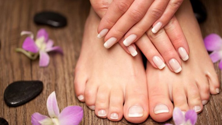 Este verano luce tus manos y tus pies