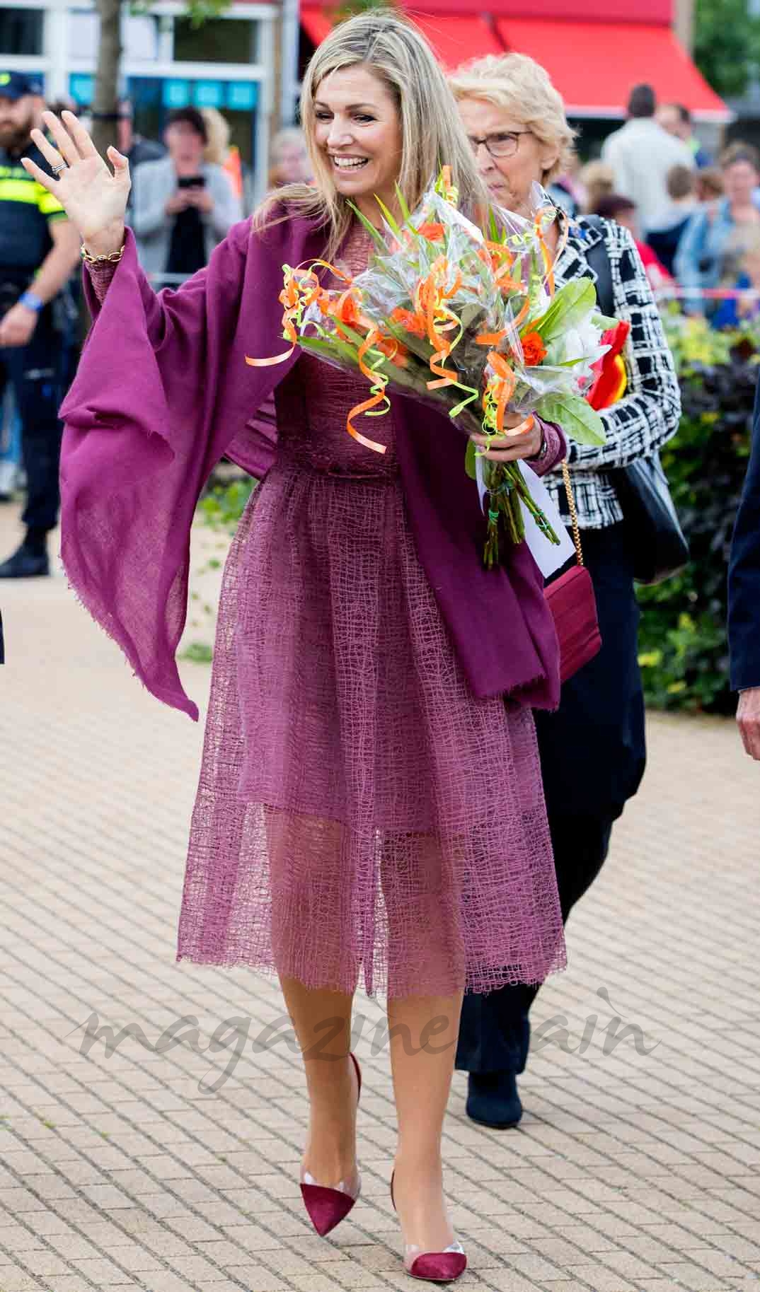 maxima de holanda celebra el dia nacional de las flores