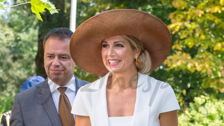 Máxima de Holanda también «recicla» su armario