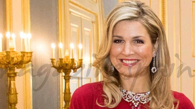 Máxima de Holanda, espléndida de rojo Valentino