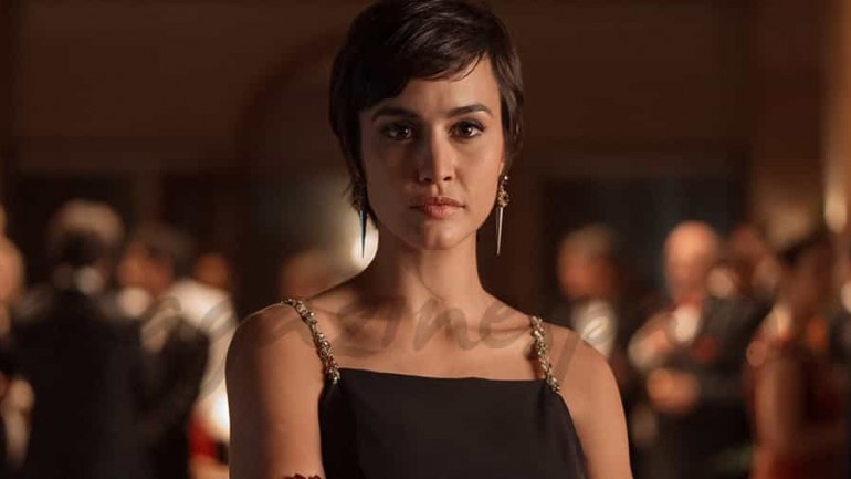 Megan Montaner es Sara en «La Embajada»
