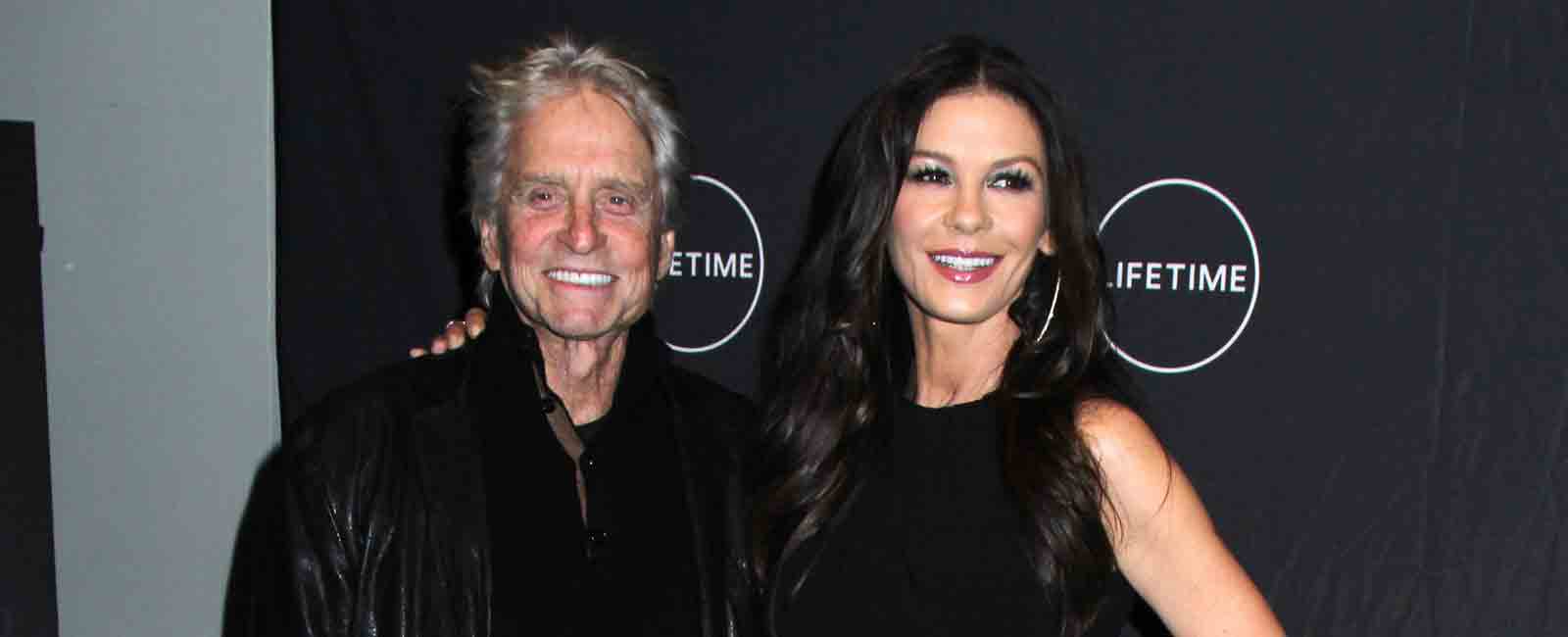 Michael Douglas reaparece con Catherine Zeta Jones en el estreno de «Cocaine Godmother»